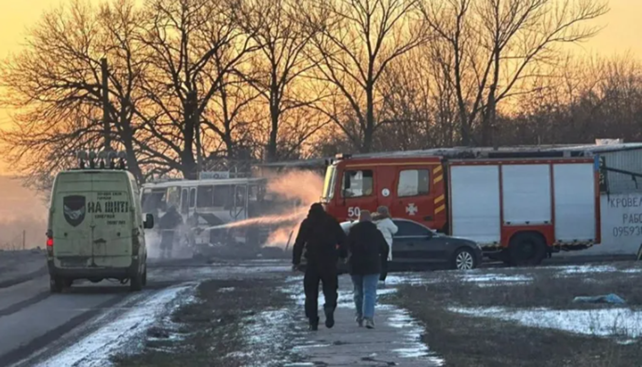 ইউক্রেনে খনিশ্রমিকবাহী বাসে রুশ হামলা, নিহত অন্তত ১২