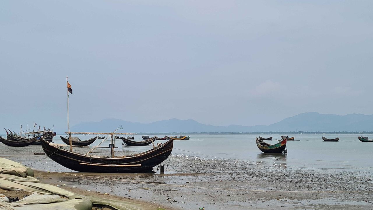 নাফ নদীতে ভাসছিল কোটি টাকার ইয়াবা