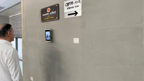 ‘মাননীয়’ বাদ দেওয়ার সিদ্ধান্ত নিজের দপ্তরে কার্যকর করলেন প্রধানমন্ত্রী