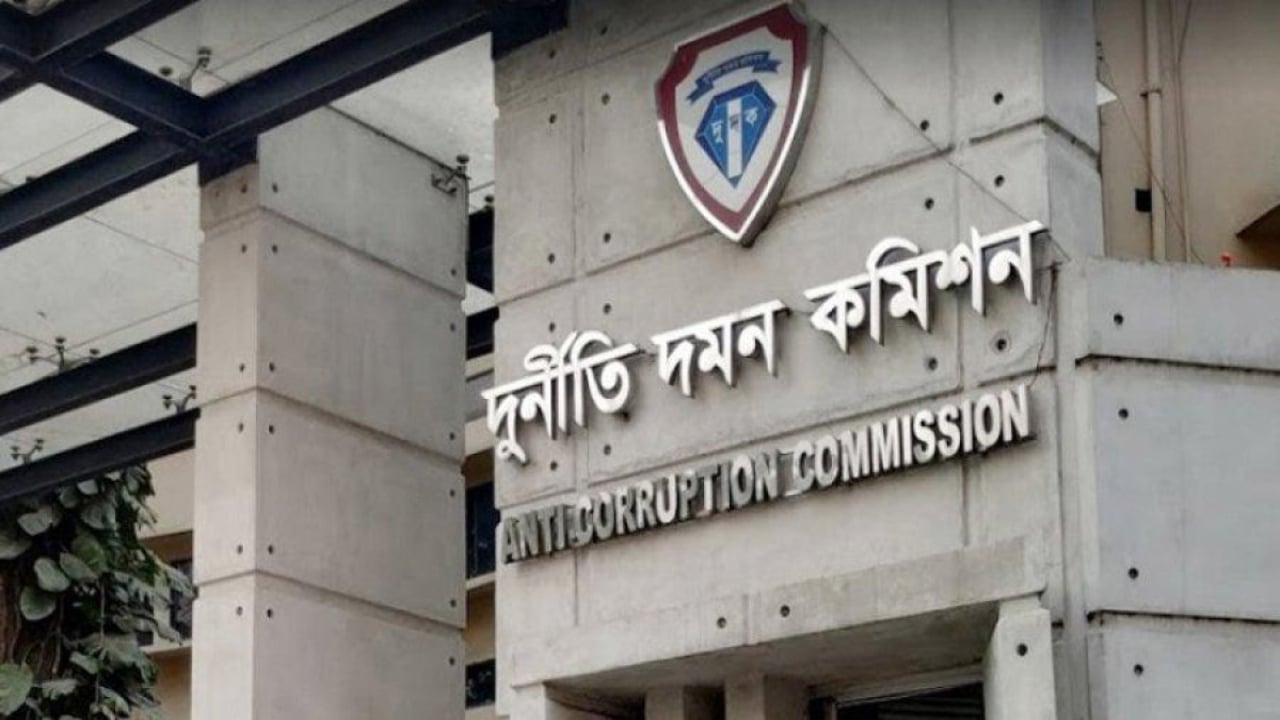 পদ্মা ব্যাংকের সাবেক ৮ কর্মকর্তাসহ ১০ জনের বিরুদ্ধে দুদকের মামলা