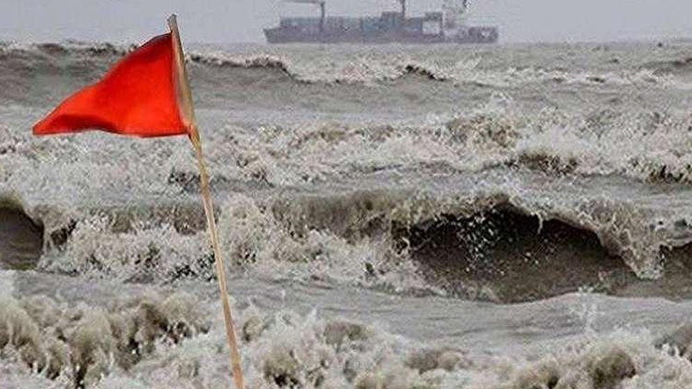 উপকূলে ভারী বৃষ্টির শঙ্কা, সমুদ্রবন্দরে ৩ নম্বর সংকেত