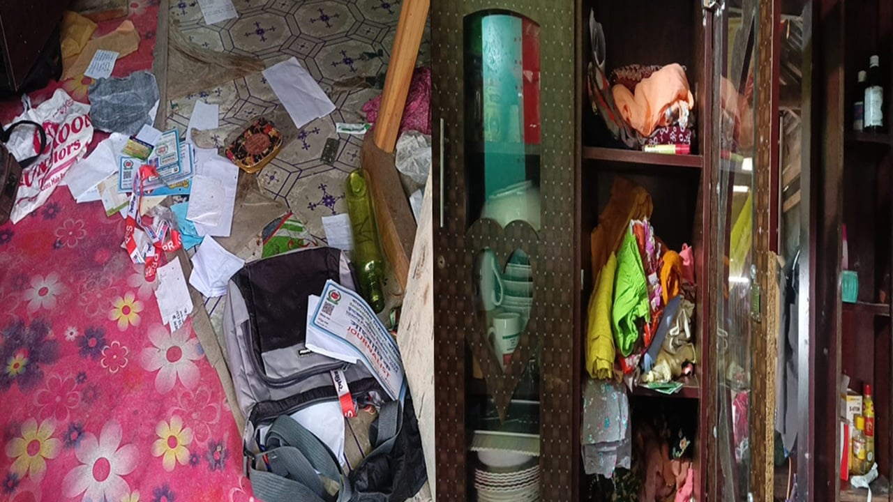 আমার দেশ সাংবাদিক ও তার স্ত্রীকে জিম্মি করে নগদ অর্থ ও স্বর্ণালংকার লুট