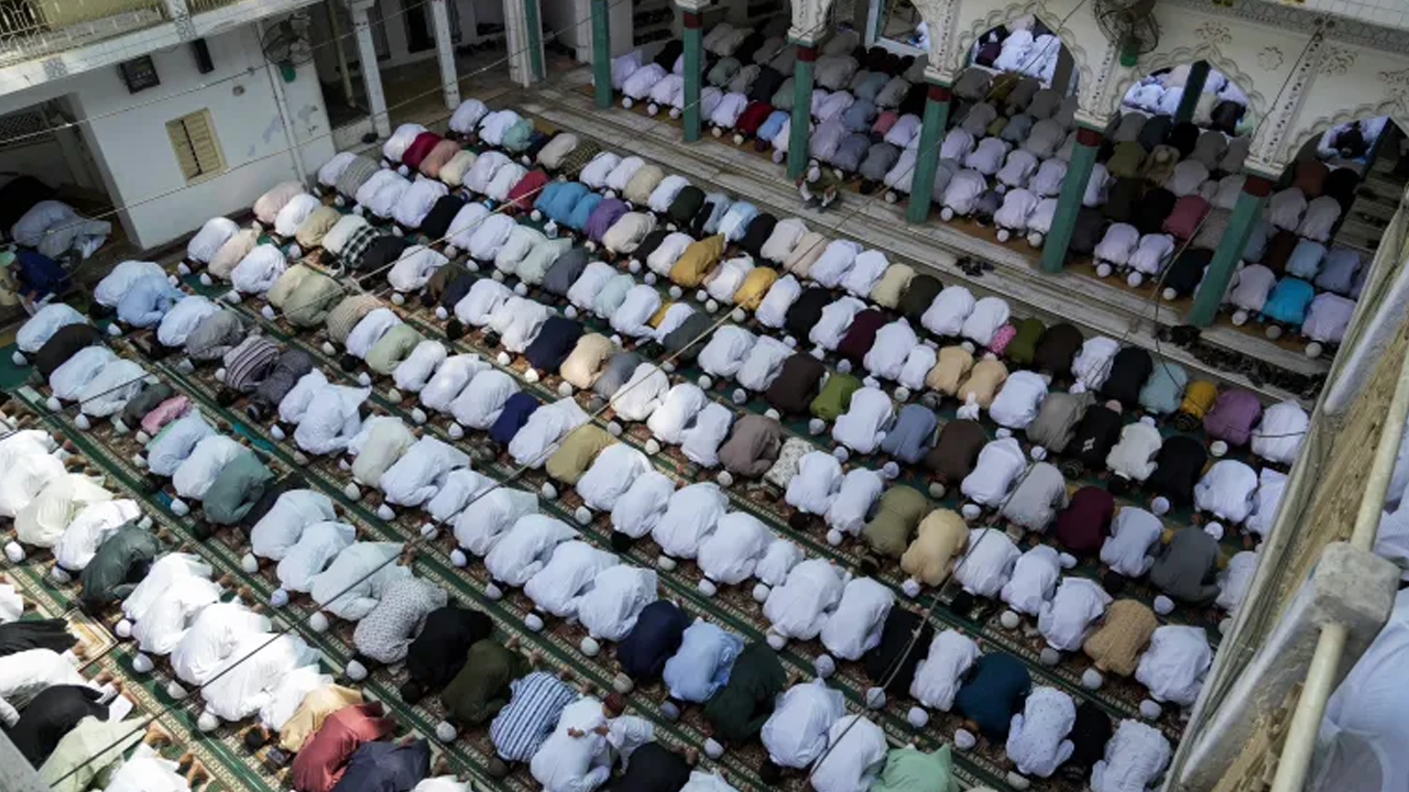 ভারতে ঈদের নামাজের জায়গা দেওয়া হচ্ছে না মুসলিমদের
