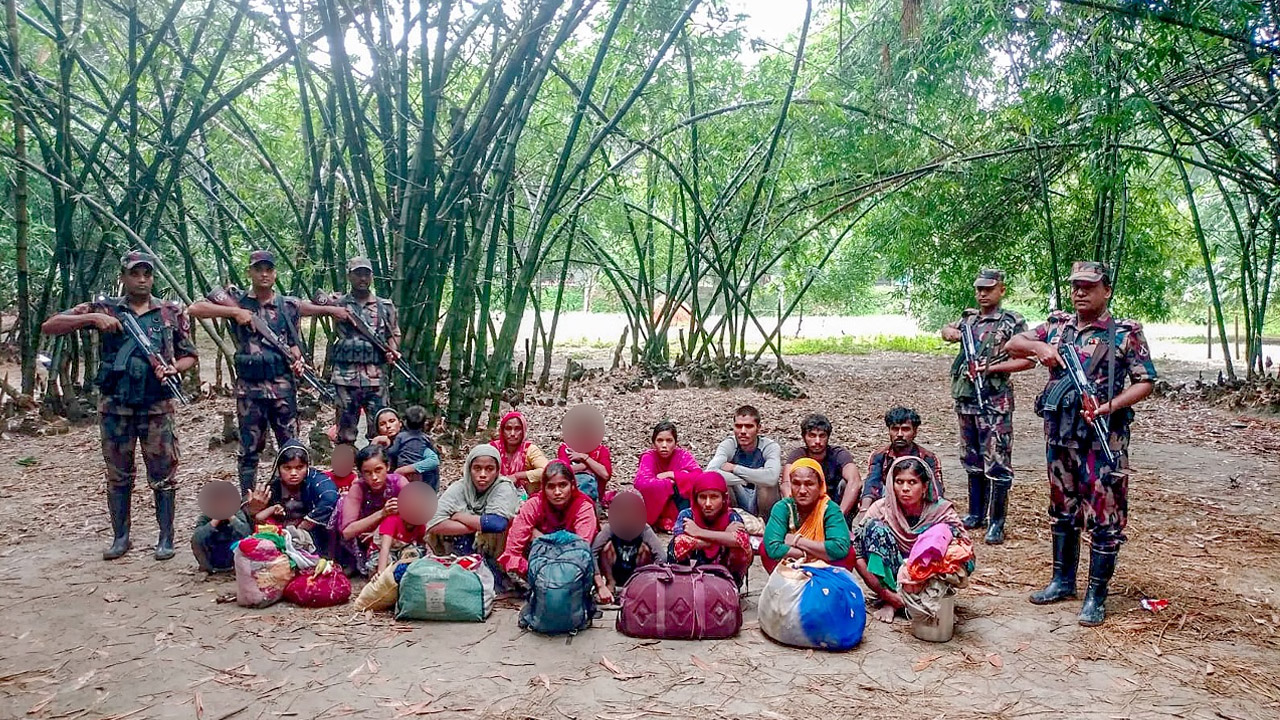 চাঁপাইনবাবগঞ্জ সীমান্তে শিশুসহ আরও ২০ জনকে পুশ ইন