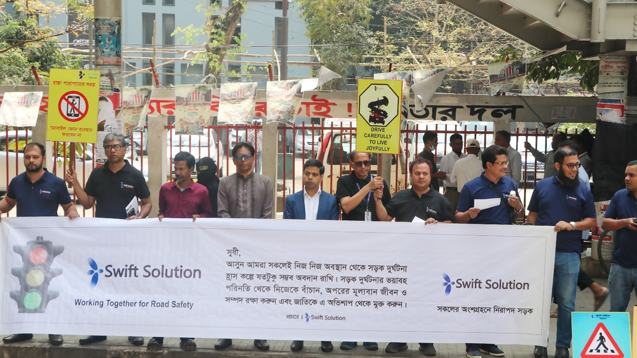 সড়ক নিরাপত্তা নিয়ে মাসব্যাপী সচেতনতামূলক কর্মসূচি শুরু