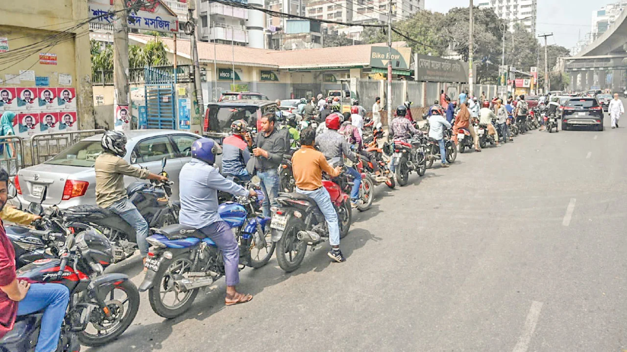 যে তিন শর্তে দিনে ৫ লিটার তেল পাবে রাইড শেয়ারের মোটরসাইকেল