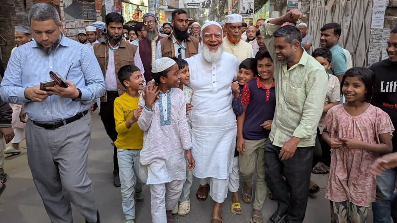 দল-মতের ঊর্ধ্বে উঠে সবার খেদমতের চেষ্টা করব