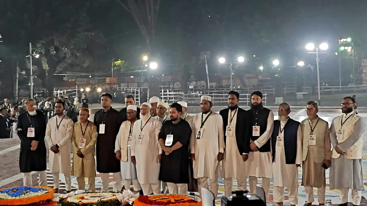 শহীদ মিনারে জামায়াত আমির বললেন, ‘রাষ্ট্রীয় আচার হিসেবে এসেছি’