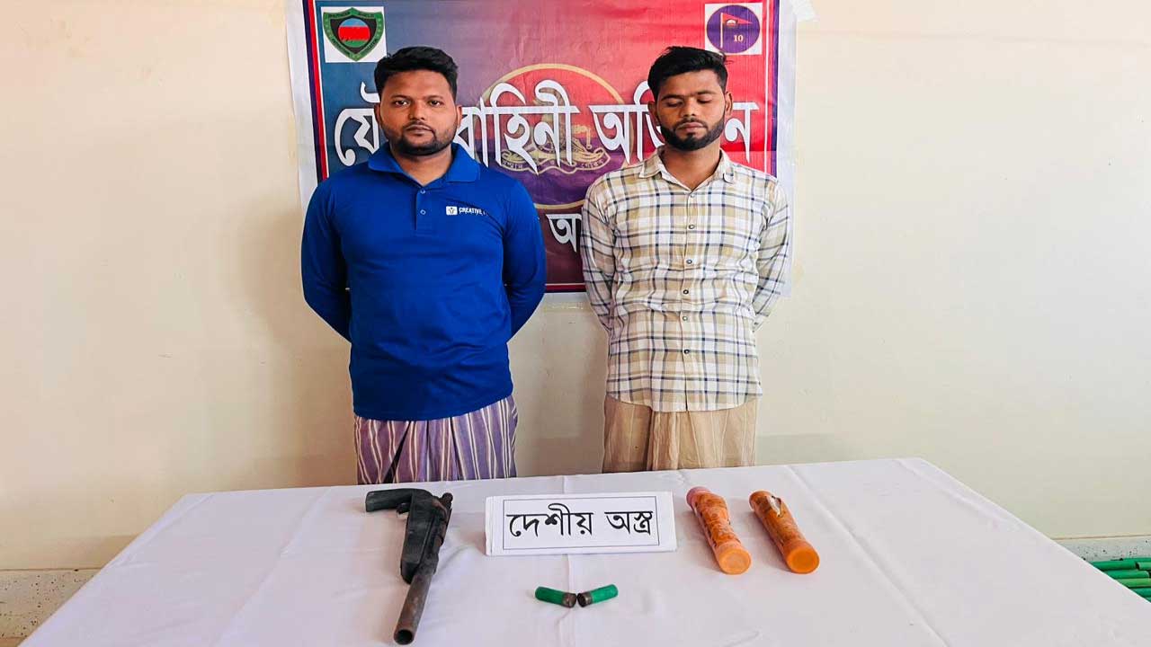 ছাত্রদল নেতার বাড়ি থেকে অস্ত্র উদ্ধার, আটক ২