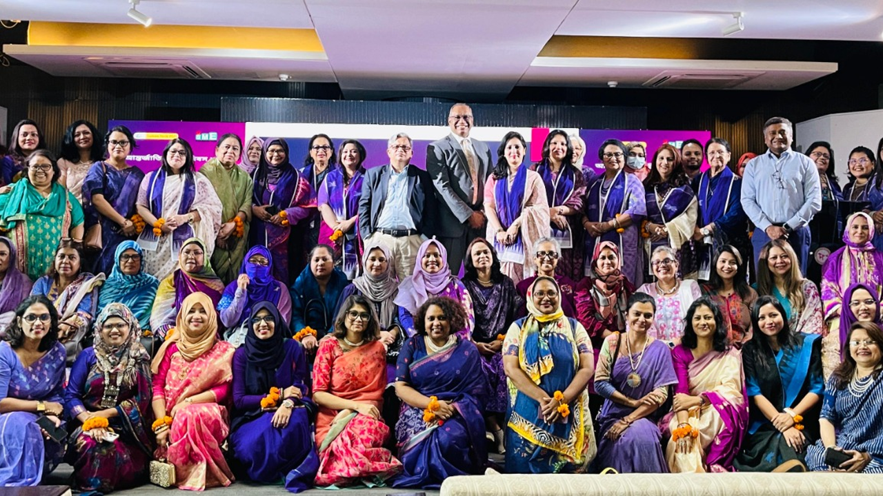 নারী-উদ্যোক্তাদের পণ্য প্রদর্শনী ও তিন সফল নারীকে সম্মাননা প্রদান