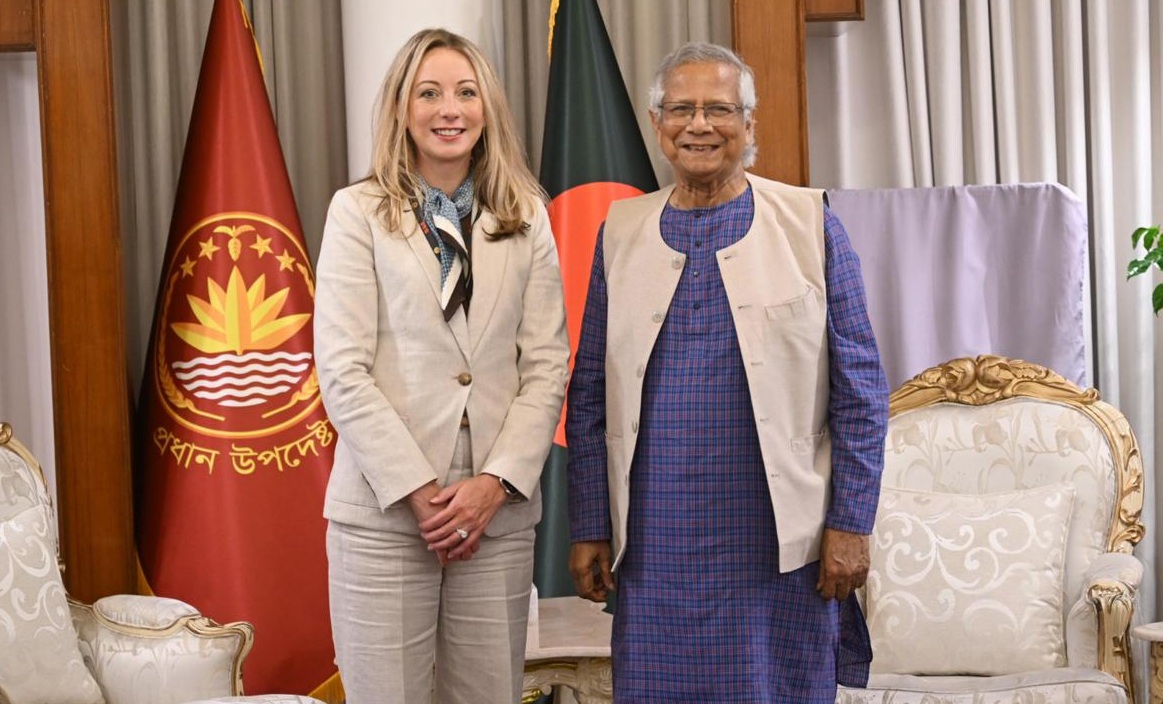ড. ইউনূসের আইডিয়ার প্রশংসা করে যা বললেন লরেন ড্রেয়ার