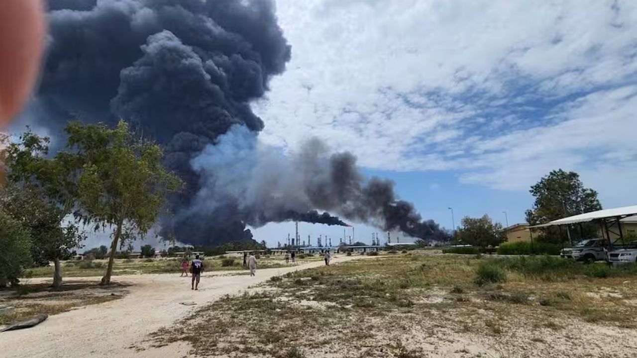 যুদ্ধবিরতি ঘোষণার পরও ইরানের তেল শোধনাগারে হামলা