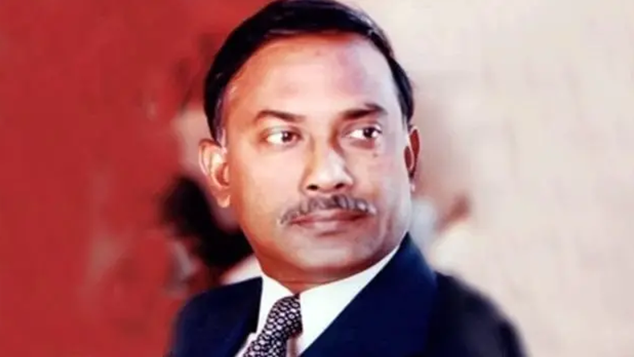 প্রেসিডেন্ট জিয়াকে হত্যার পর জেনারেল মঞ্জু প্রাণ বাঁচাতে যা করেছিলেন