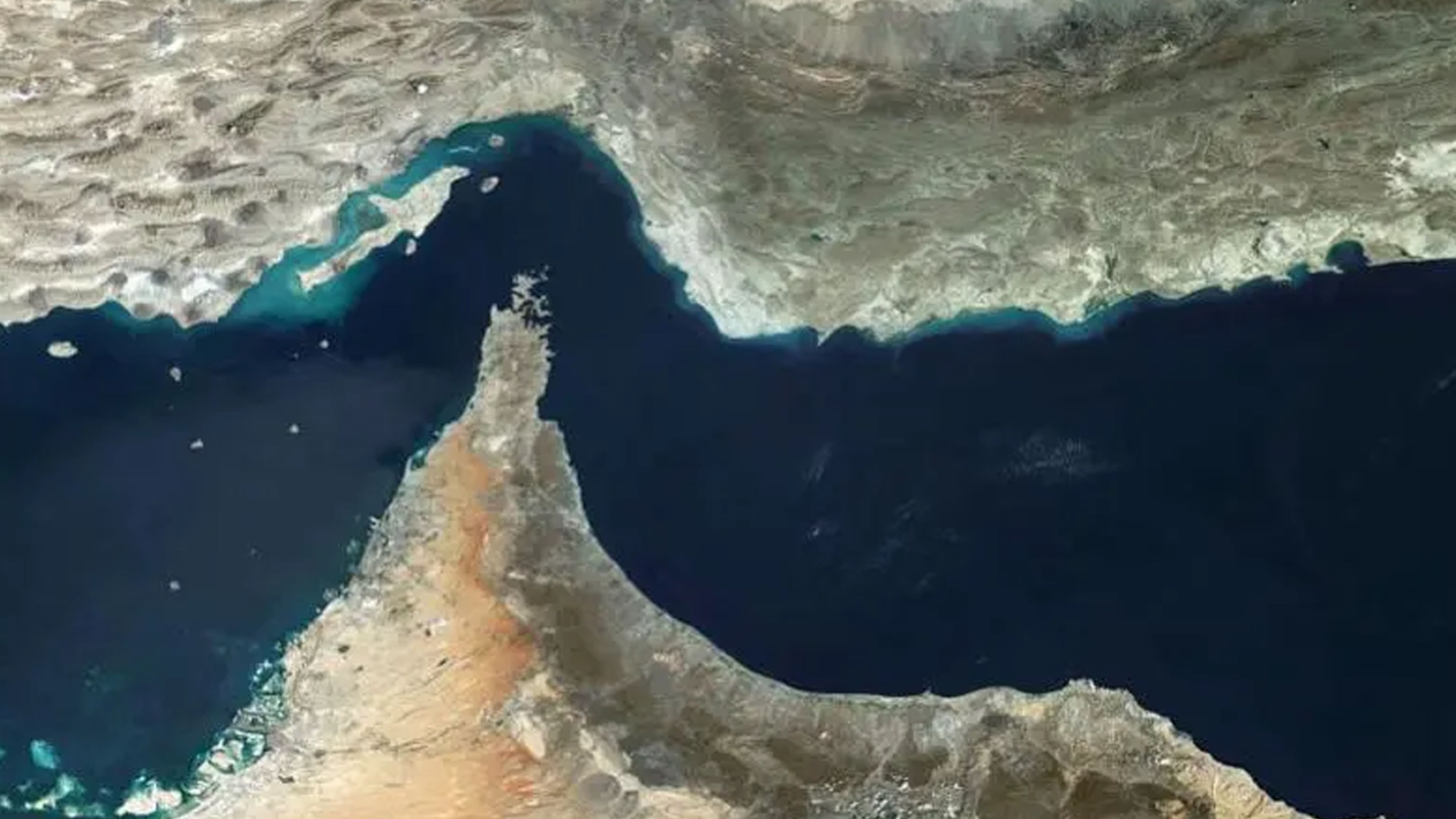 হরমুজ প্রণালি দিয়ে ‘এক লিটার তেলও’ পার হতে দেবে না ইরান