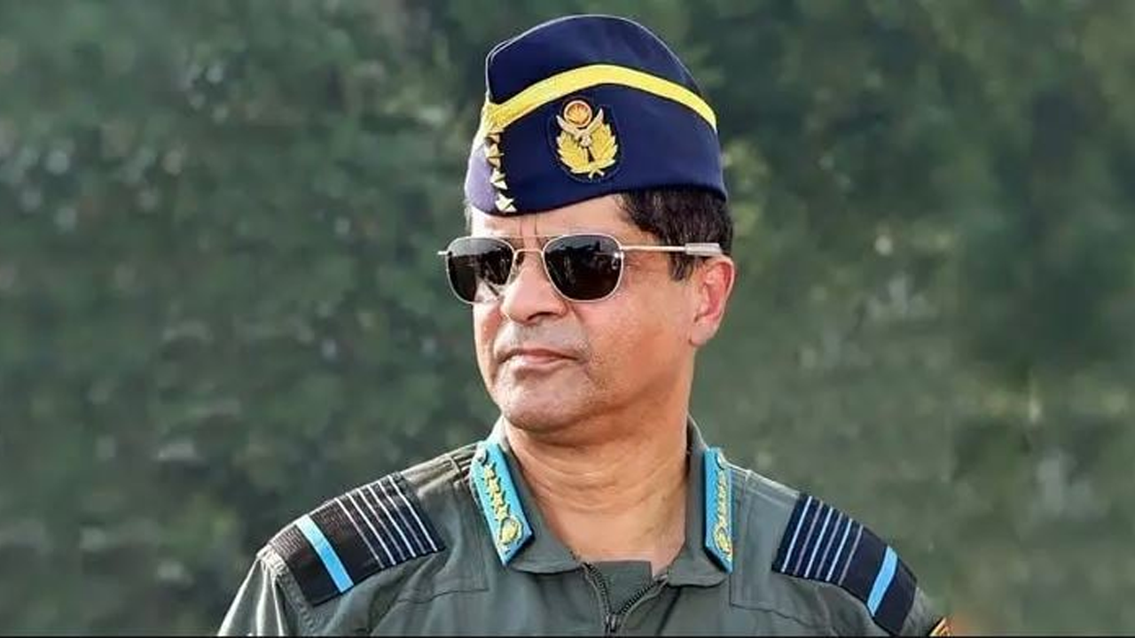 সংযুক্ত আরব আমিরাত সফর শেষে দেশে ফিরেছেন বিমানবাহিনী প্রধান