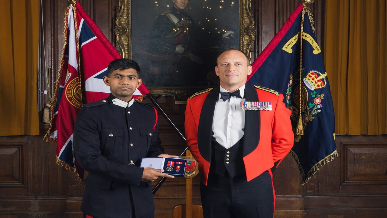 ব্রিটিশ প্রশিক্ষণ কেন্দ্রে সেরা ক্যাডেট পুরস্কার পেলেন বাংলাদেশের রিফাত