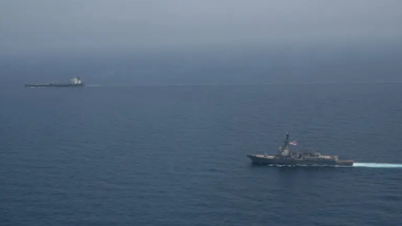 আরব সাগরে ইরানের জাহাজ আটক করল মার্কিন বাহিনী