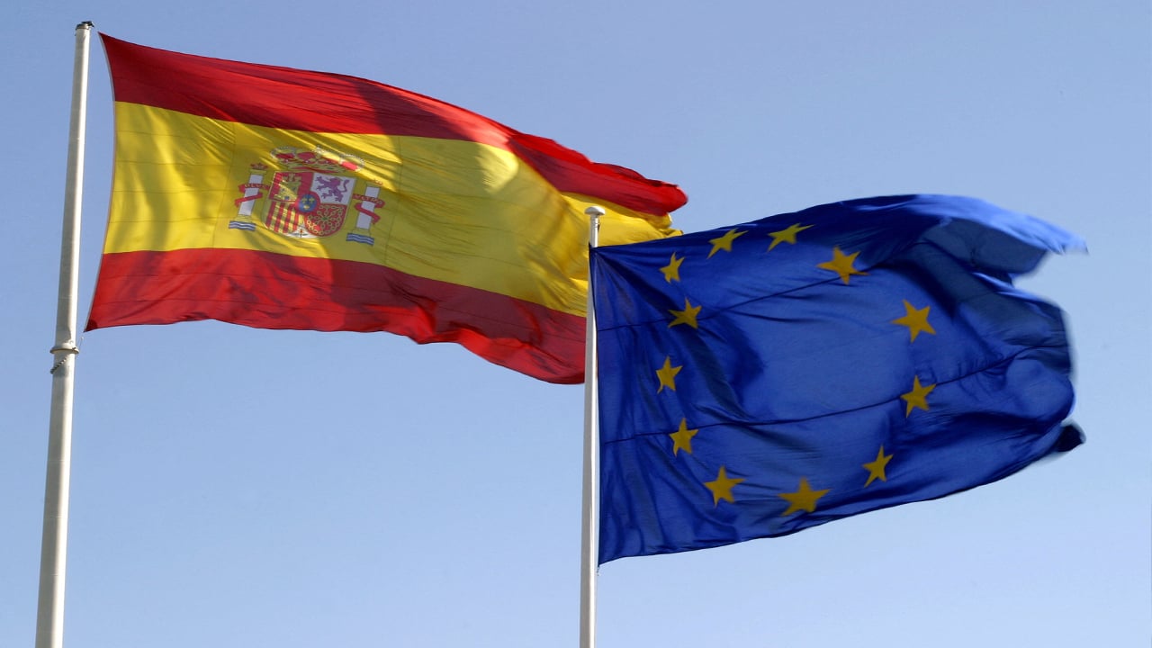 ট্রাম্পের হুমকির মুখেই স্পেনের সঙ্গে ‘পূর্ণ সংহতি’ প্রকাশ ইইউ প্রধানের