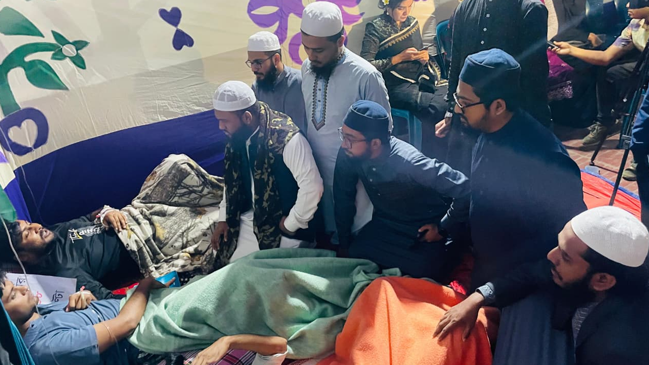 বিসিএস পরীক্ষার্থীদের অনশনে ছাত্র আন্দোলনের সংহতি