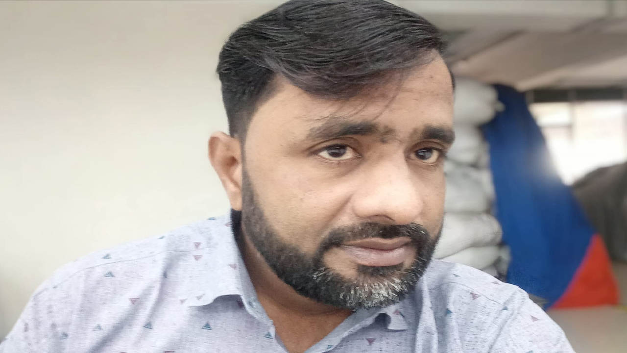 থানার সামনে থেকে যুবলীগ নেতা গ্রেপ্তার