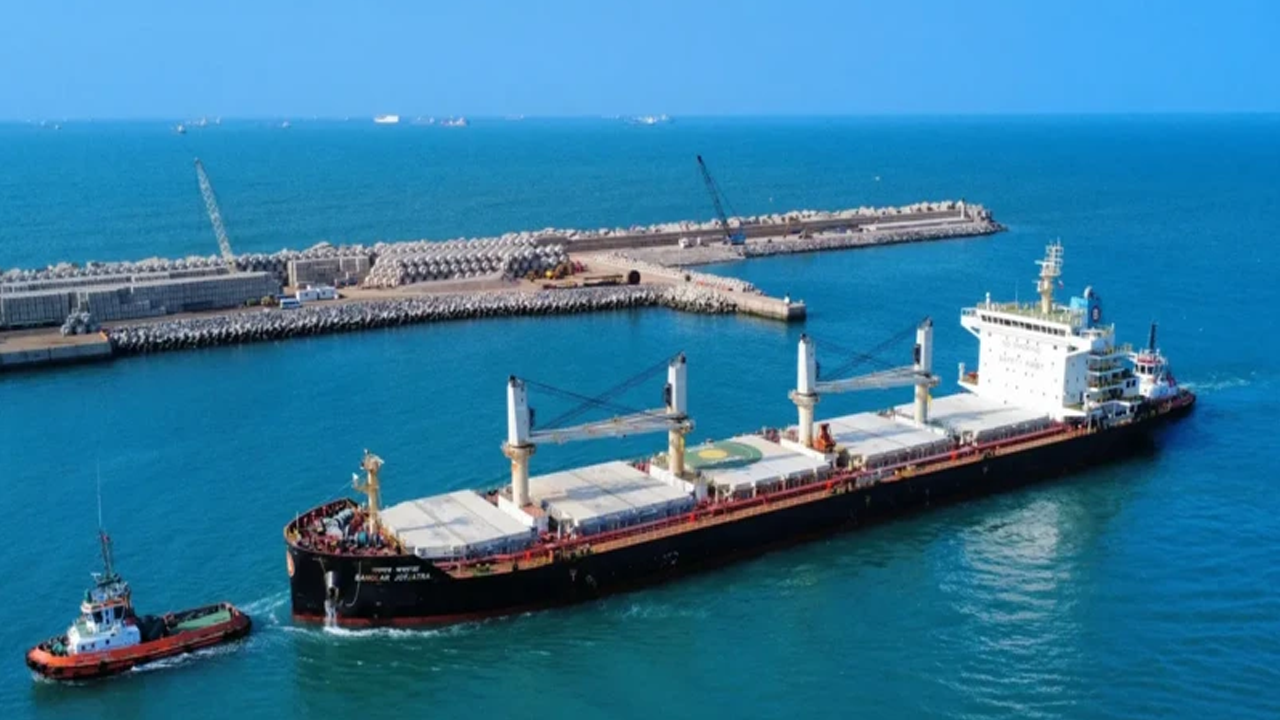 বাংলাদেশি জাহাজকে হরমুজ প্রণালি পার হতে দিচ্ছে না কেন ইরান