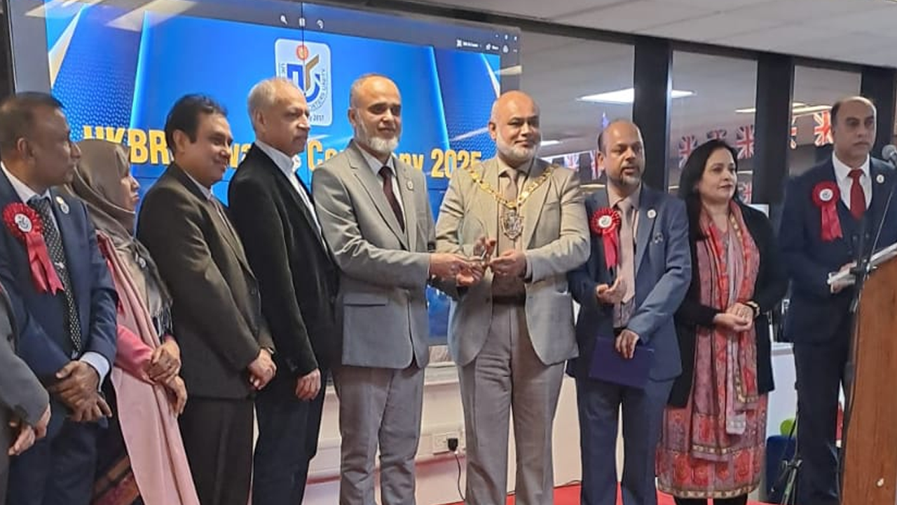 লন্ডনে কলামিস্ট ও গবেষক মনসুর আলী নোমান এর ‘বেস্ট ফিচার রাইটার’ অ্যাওয়ার্ড লাভ