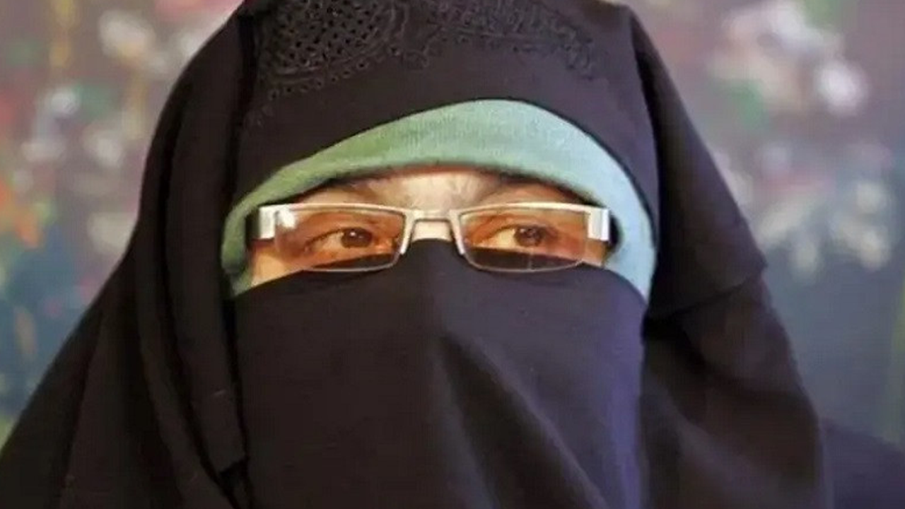 কাশ্মীরের স্বাধীনতাকামী নেত্রী আছিয়ার নিঃশর্ত মুক্তির দাবি মহিলা মজলিসের