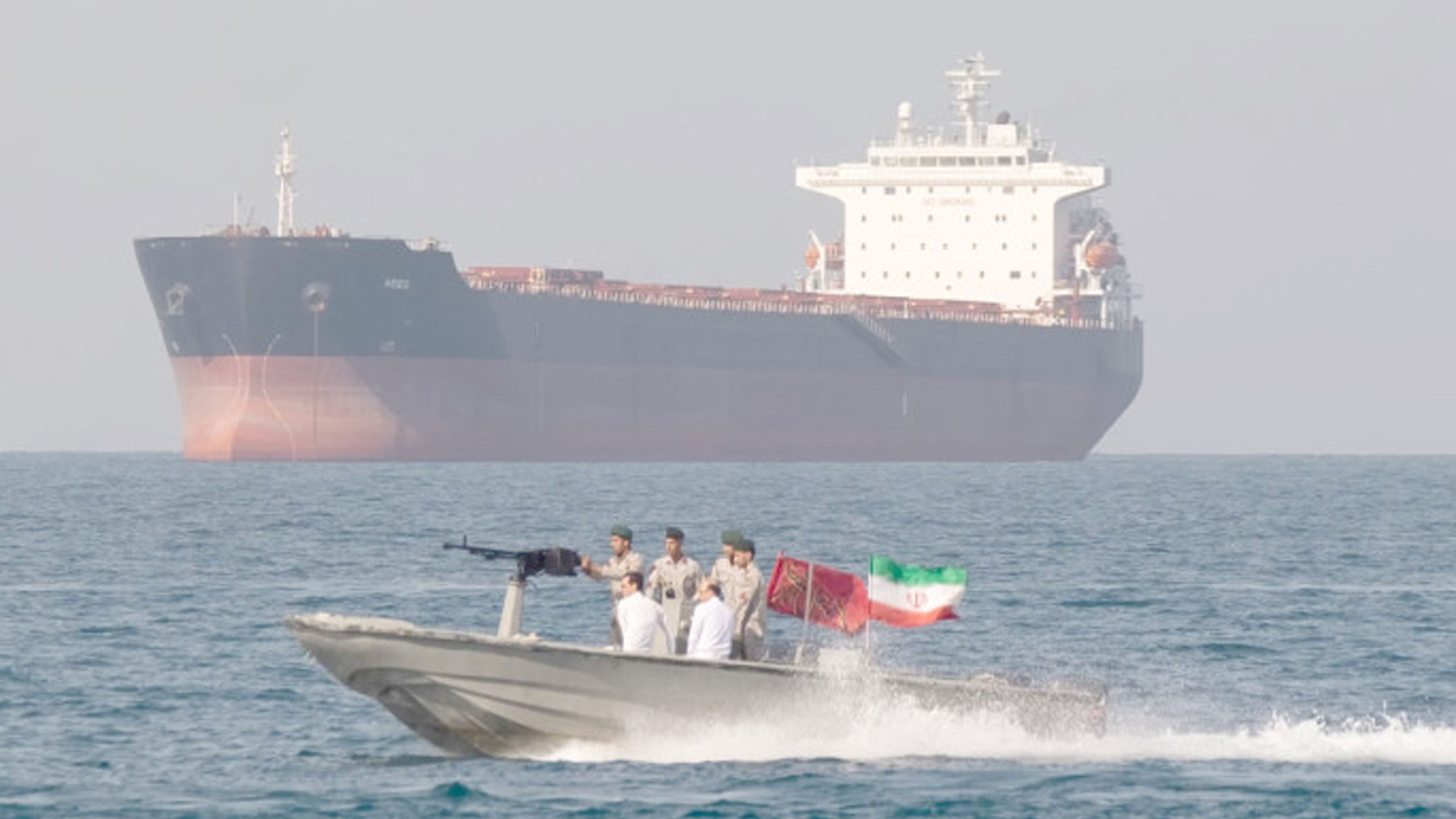 ইরানের বন্দর এলাকা এড়িয়ে চলতে যুক্তরাষ্ট্রের সতর্কবার্তা