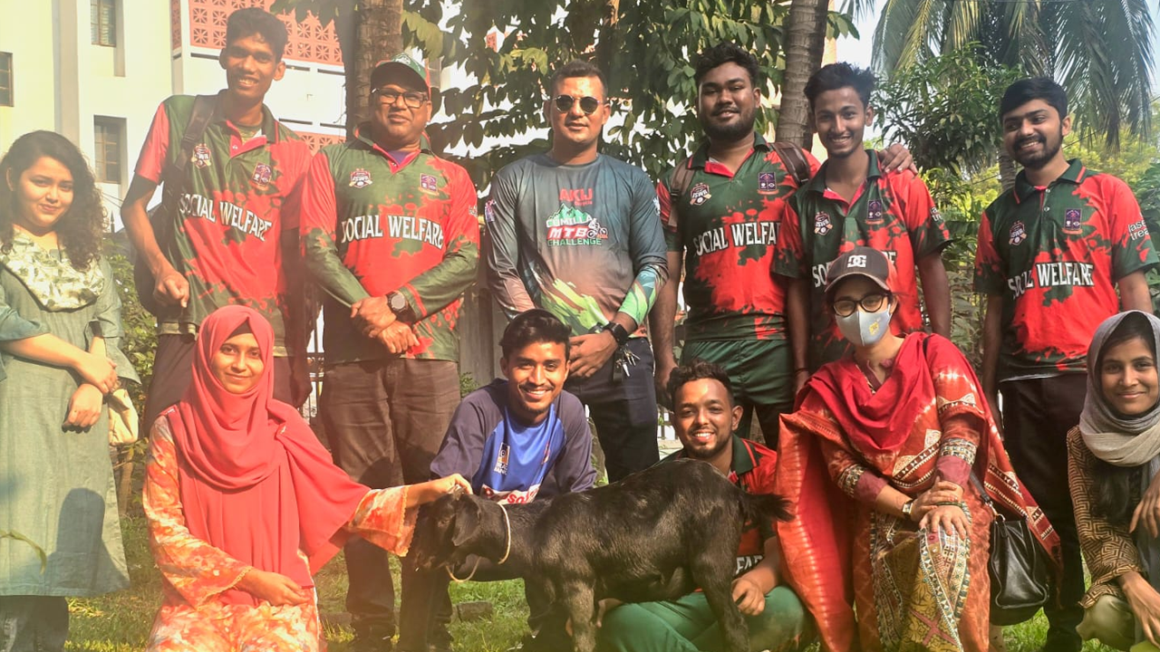 ‘সমাজকল্যাণের’ জয়ে শিক্ষার্থীদের জোড়া খাসি উপহার ছাত্রদল নেতার