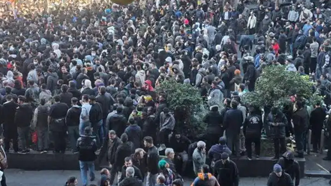 উচ্চ মুদ্রাস্ফীতি ও অর্থনৈতিক সংকটে অস্থির ইরান, বিক্ষোভে নিহত ২