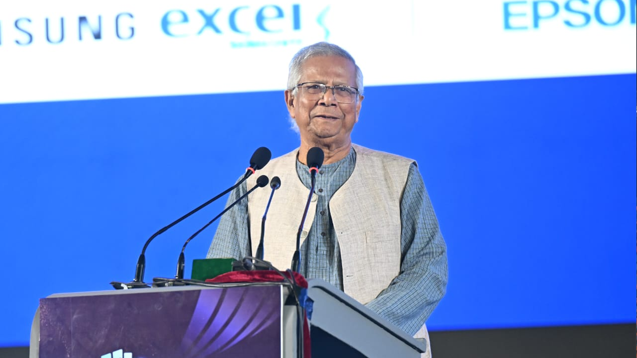 কেন বাংলাদেশিদের জন্য দরজা বন্ধ করছে বিশ্ব, জানালেন প্রধান উপদেষ্টা