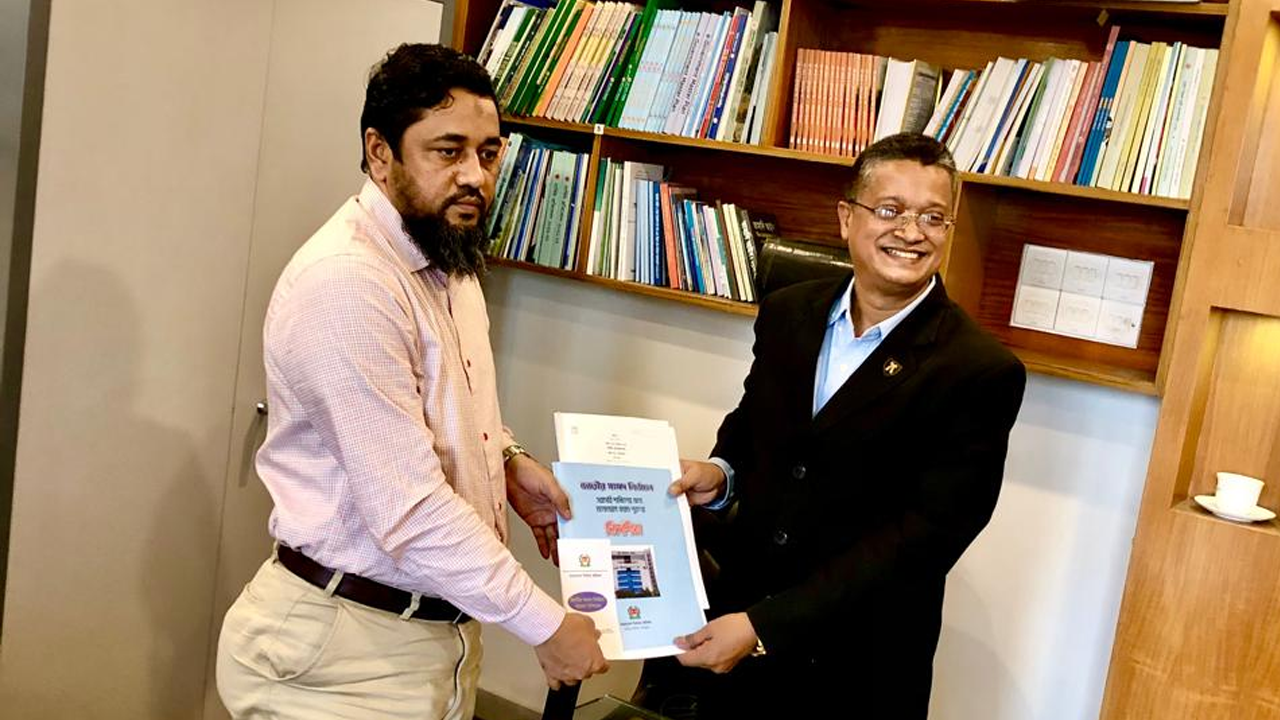 ঢাকা-৪ আসনে মনোনয়নপত্র নিলেন অ্যাডভোকেট আবুল কালাম