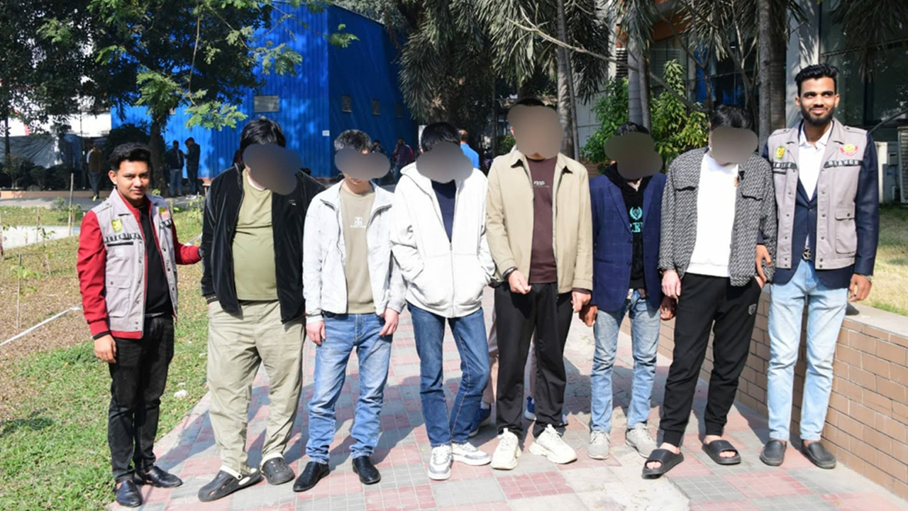 রাজধানীতে চীনের ৫ নাগরিকসহ গ্রেপ্তার ৮, জব্দ ৫১ হাজার সিম