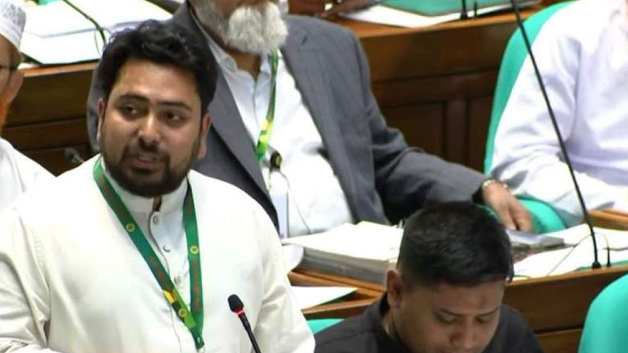 কোনো ফ্যাসিস্ট যেন সংসদে বক্তব্য দিয়ে কলুষিত করতে না পারে