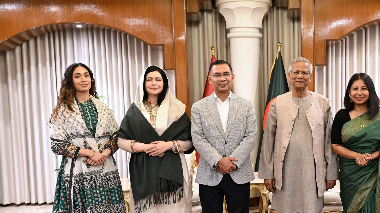 প্রধান উপদেষ্টার সঙ্গে নৈশভোজে তারেক-জুবাইদা ও জাইমা রহমান