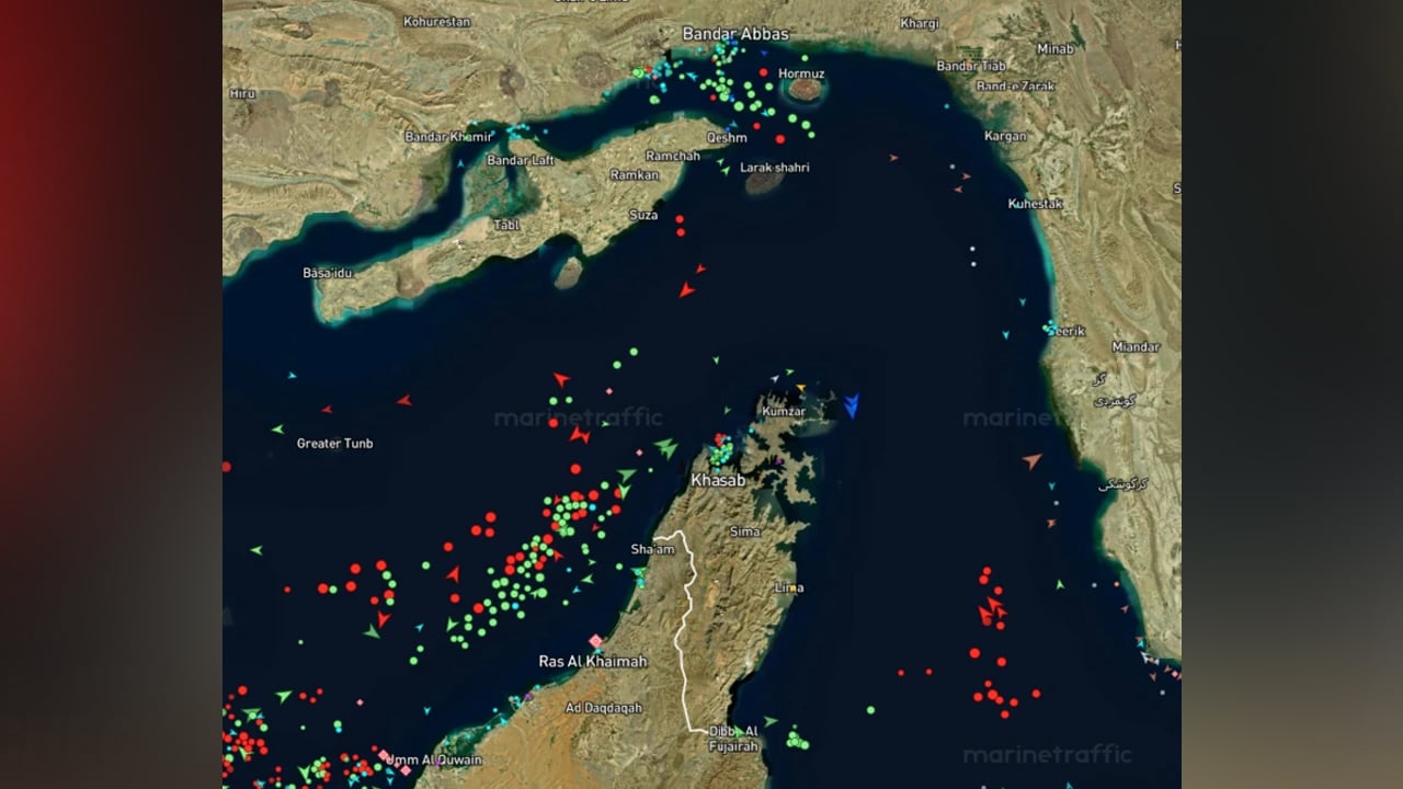 হরমুজ প্রণালি দিয়ে জাহাজ চলাচলের কোনো লক্ষণ দেখা যাচ্ছে না
