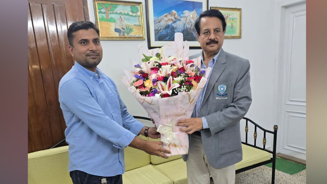 খালেদা জিয়ার সুস্থতা চেয়ে ফুলের তোড়া পাঠালেন চীনা রাষ্ট্রদূত