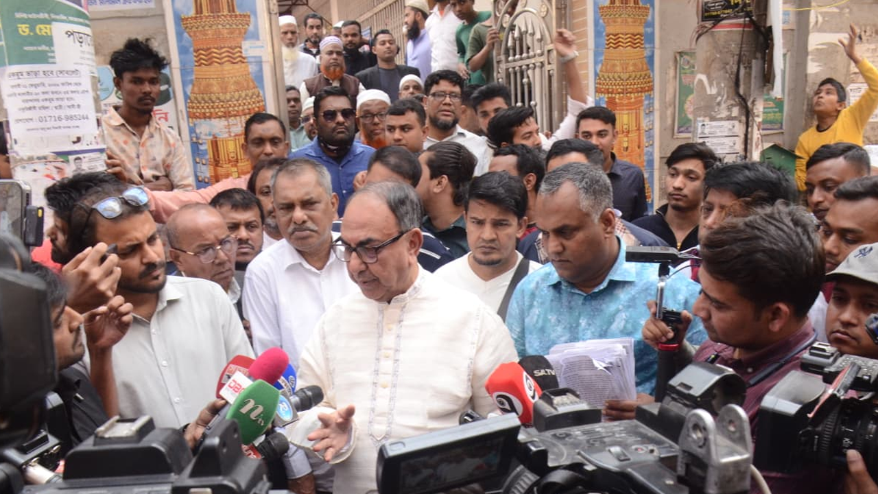 নাসীরুদ্দীন পাটওয়ারী ‘সস্তা জনপ্রিয়তা’ পাওয়ার চেষ্টা করছে: মির্জা আব্বাস