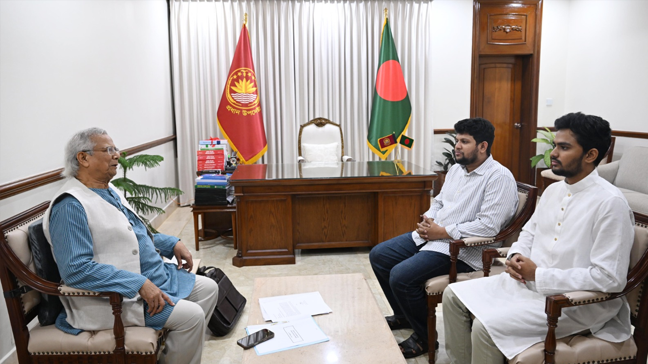 আসিফ ও মাহফুজের পদত্যাগপত্র গ্রহণ করে যা বললেন প্রধান উপদেষ্টা