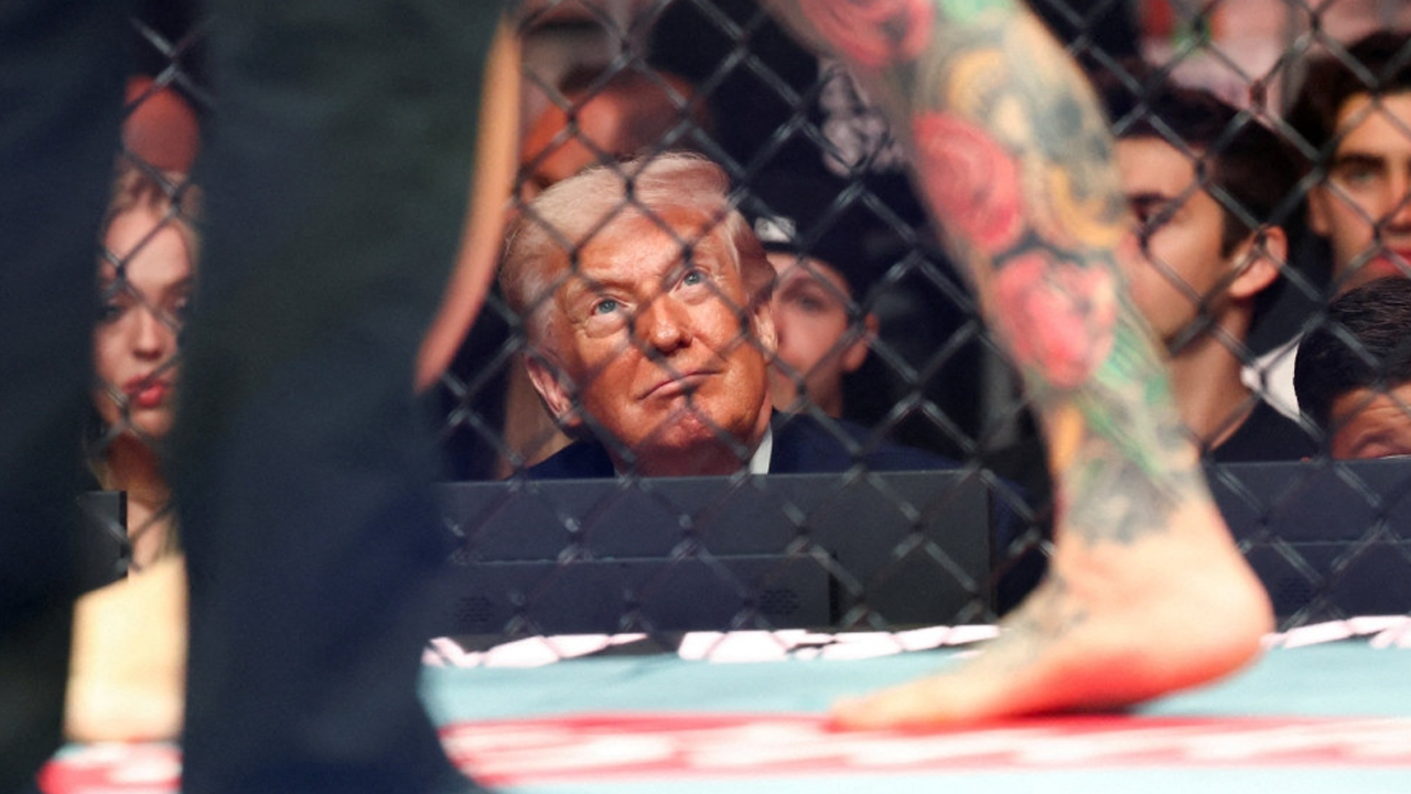 শান্তি আলোচনা যখন ব্যর্থ হচ্ছিল, ট্রাম্প তখন কুস্তি খেলা দেখছিলেন