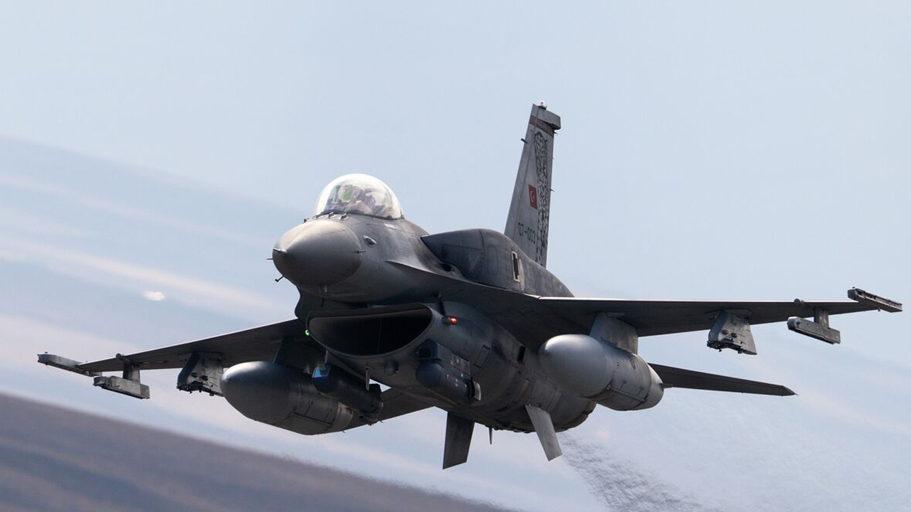 নিজ আকাশসীমার কাছে অজ্ঞাত ড্রোন ভূপাতিত করলো তুরস্ক