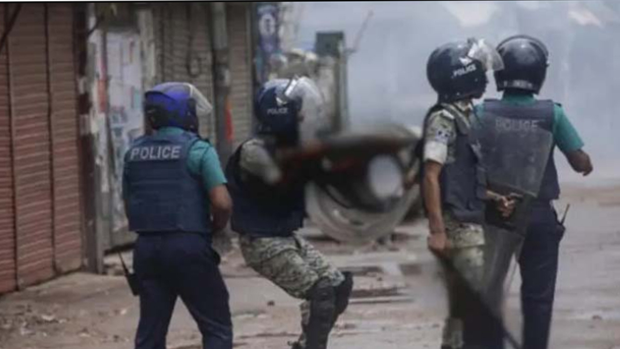 চানখাঁরপুল মামলার রায়ে অসন্তোষ জানিয়ে শহীদ পরিবারের স্মারকলিপি