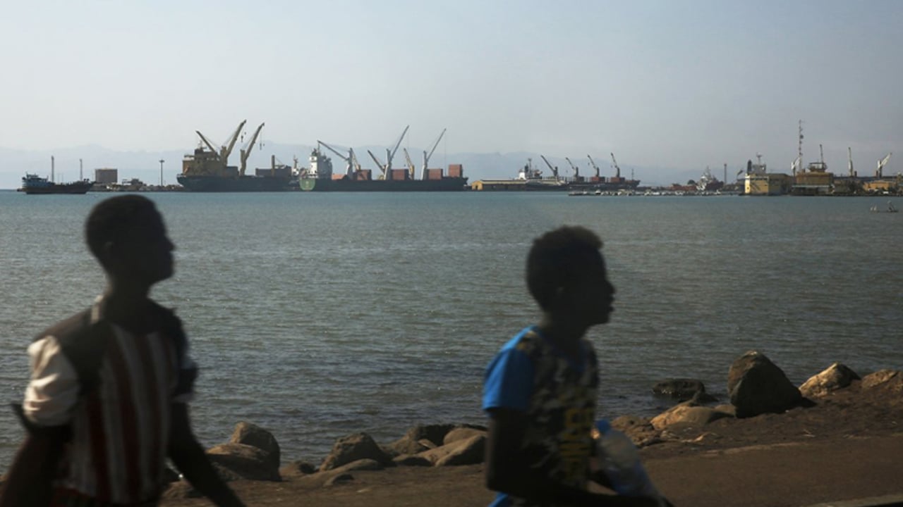 ইয়েমেনের জলসীমা এড়িয়ে চলার সতর্কতা ইইউর