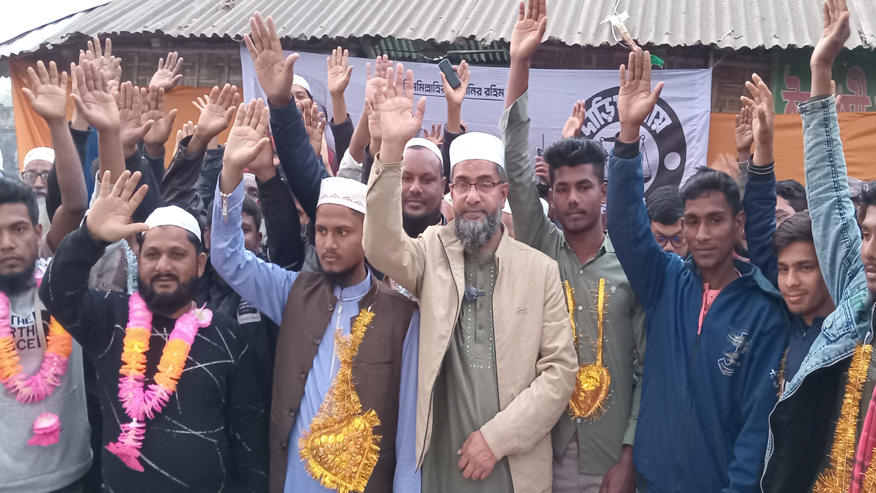 নীলফামারীতে জামায়াতে যোগ দিলেন বিএনপি ও ইসলামী আন্দোলনের শতাধিক নেতাকর্মী