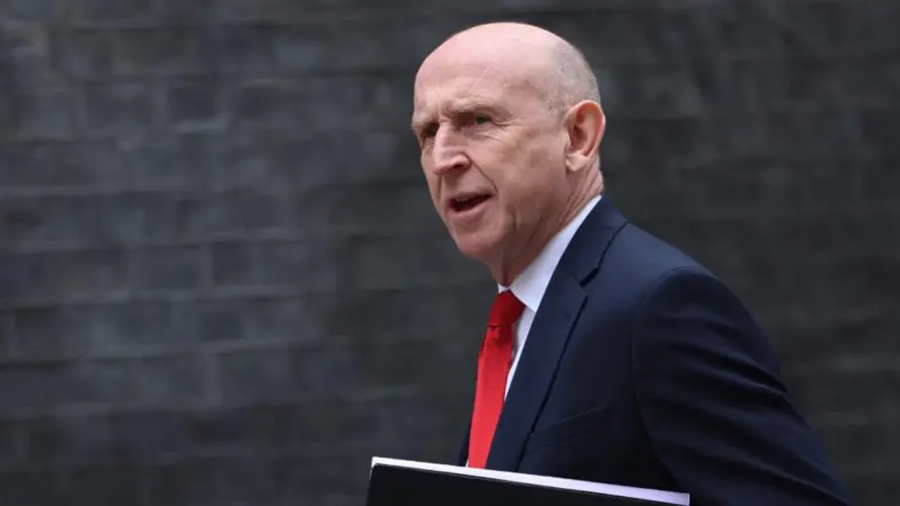 যুদ্ধ বন্ধে যুক্তরাষ্ট্রের পরিকল্পনার বিস্তারিত জানে না যুক্তরাজ্য: জন হিলি