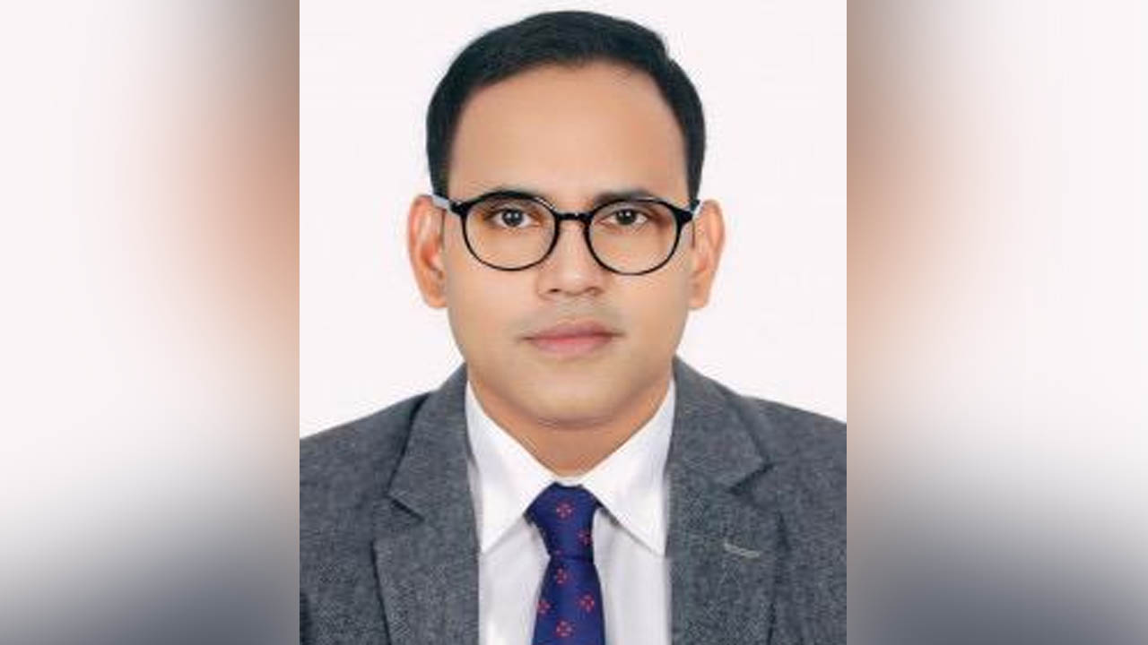 চীনের বিমানবন্দরে ঢাবি অধ্যাপকের ‘হার্ট অ্যাটাকে’ মৃত্যু