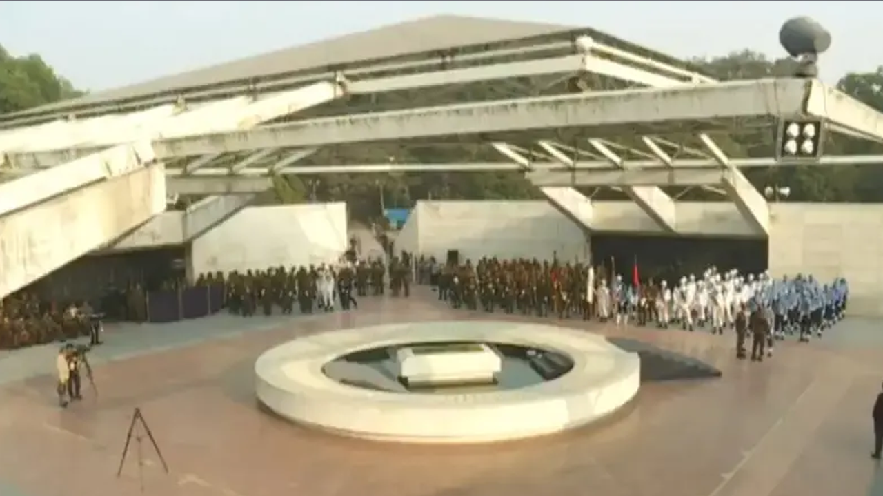 খালেদা জিয়ার জানাজা শেষে লাশ জিয়া উদ্যানে