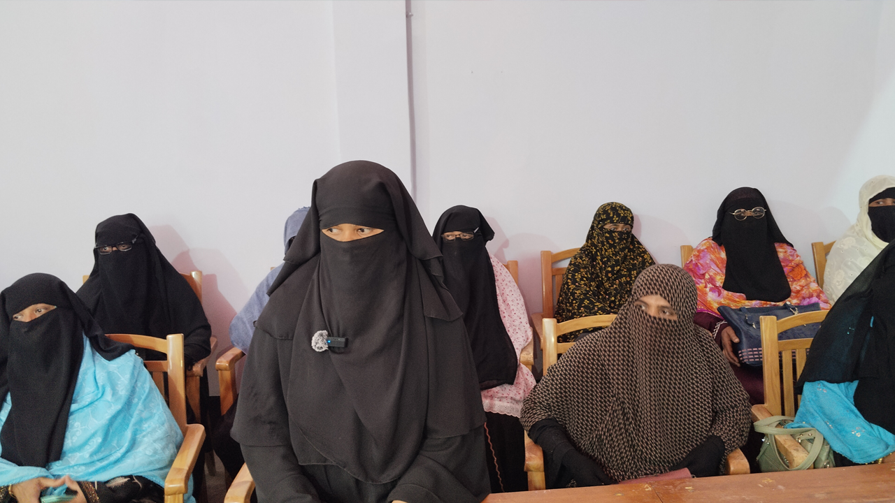 মহিলা জামায়াত কর্মীদের প্রচারে যুবদল নেতার নেতৃত্বে বাধা দেওয়ার অভিযোগ