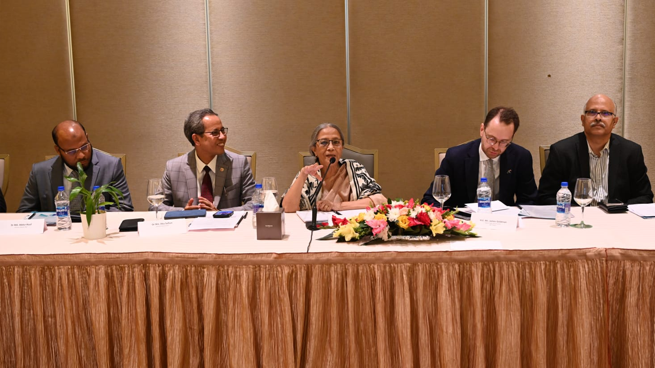 পোলট্রি উৎপাদনে অ্যান্টিবায়োটিক ব্যবহারে বেশি ক্ষতি হচ্ছে দরিদ্র জনগোষ্ঠীর