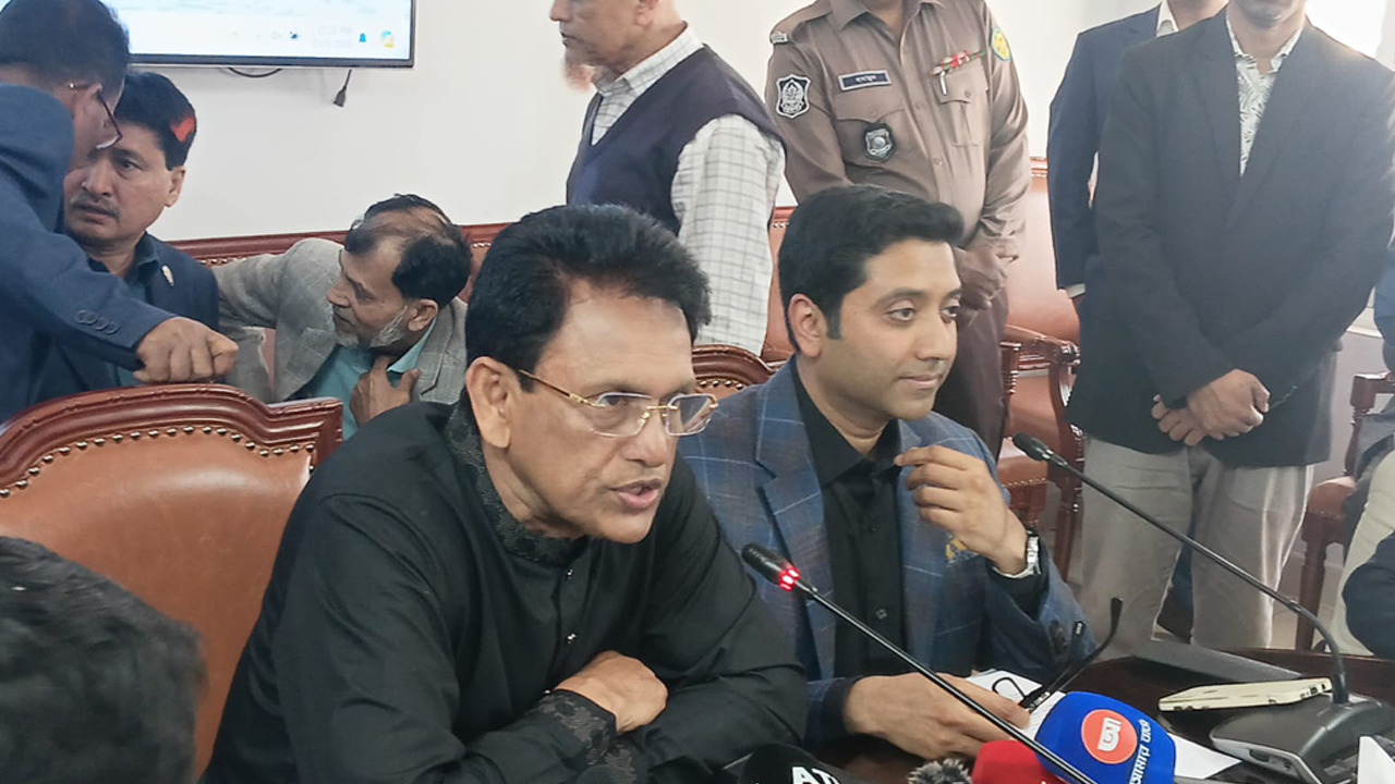 পাঠ্যক্রম পর্যালোচনাসহ শিক্ষায় তিন অগ্রাধিকার ঘোষণা